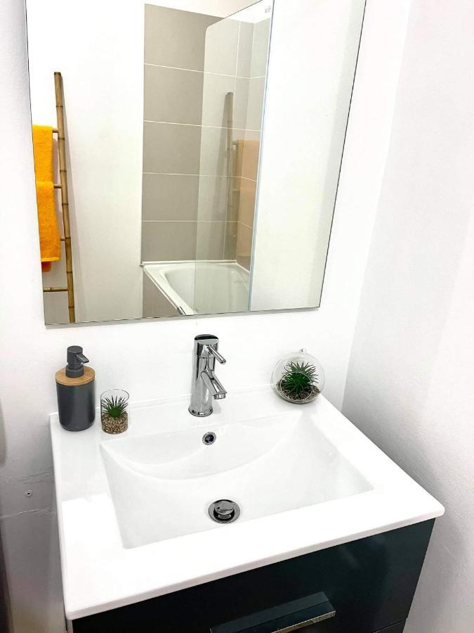 Apartament Entierement Equipe, Climatise, Wifi, Au Dernier Etage Sans Vis A Vis Saint-Denis Zewnętrze zdjęcie