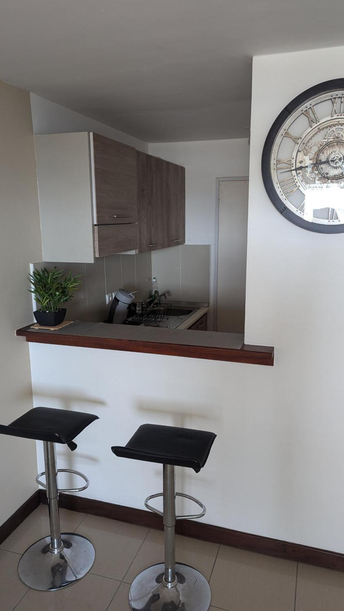 Apartament Entierement Equipe, Climatise, Wifi, Au Dernier Etage Sans Vis A Vis Saint-Denis Zewnętrze zdjęcie